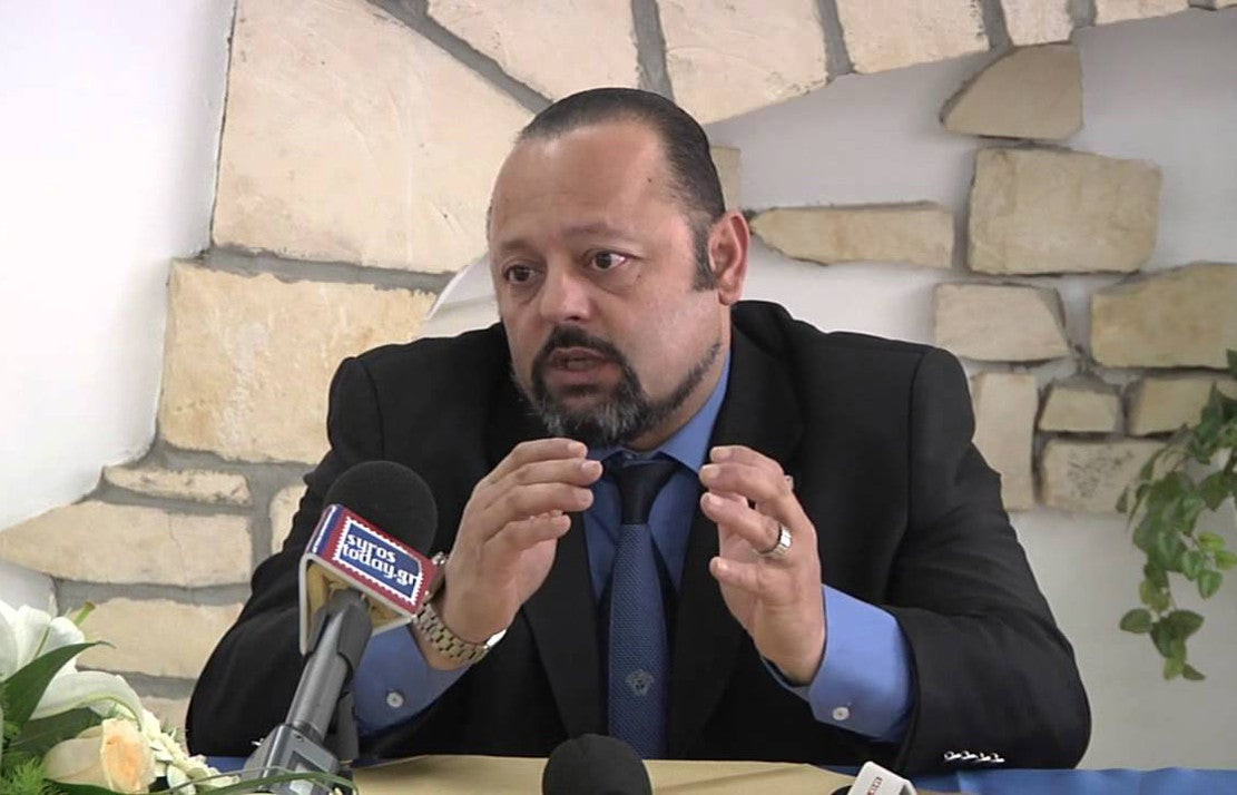 Έσπασε το λουκέτο του εστιατορίου που της έκλεισαν και απείλησε εφοριακό στο όνομα του… Σώρρα